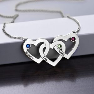 Collar de corazones entrelazados con piedras natales