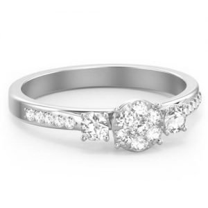 Anillo de racimo de trinidad con piedras natales