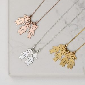 Collar de madre con dijes infantiles