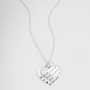 Collar de corazón de piedra de nacimiento con nombres grabados