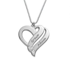 Dos corazones para siempre uno con collar de diamantes